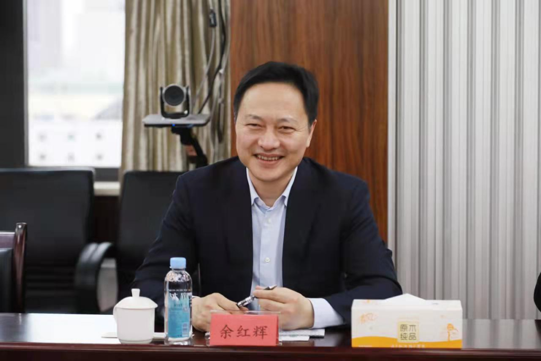 ���ԡ���չ����н�˾Ͷ������ӪҵίԱ�ḱ��ϯ��Ӣ��һ��(ͼ1)